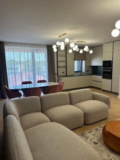 Apartament cu 3 camere decomandat, mobilat în Iancu Nicolae