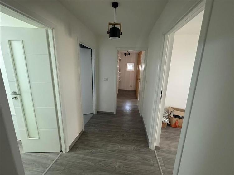 Apartament cu 3 camere decomandat, mobilat în Brăilei