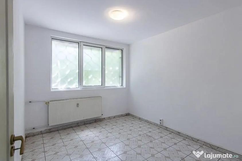 Apartament cu 4 camere semidecomandat în Drumul Taberei