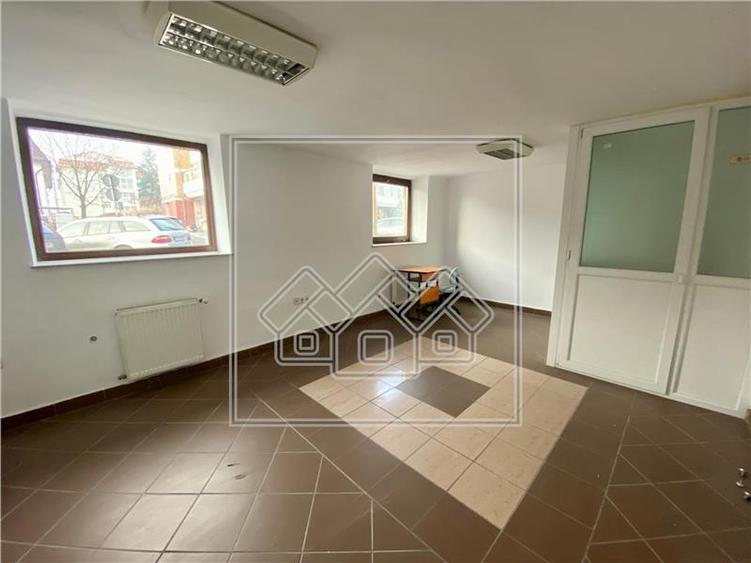 Spațiu comercial, de 90 mp, în Central