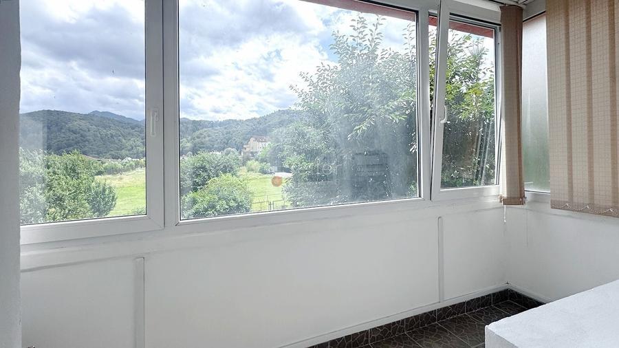 Apartament cu 4 camere decomandat în Noua