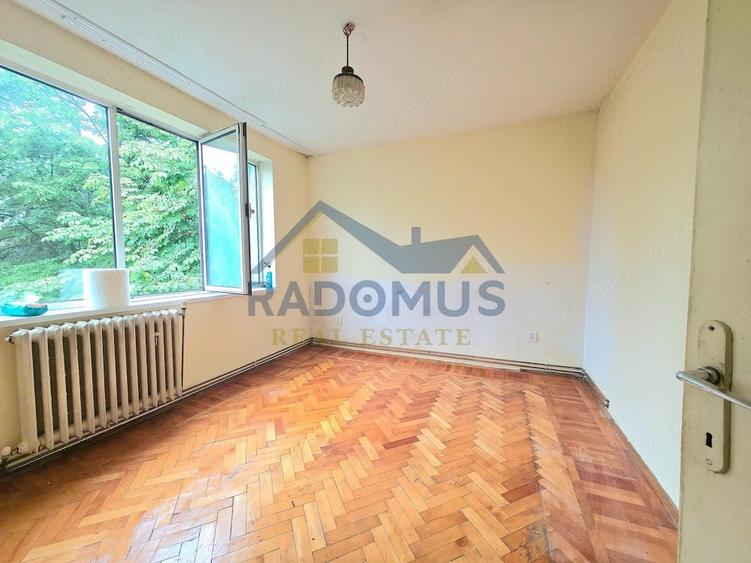Apartament cu 3 camere semidecomandat în Nord