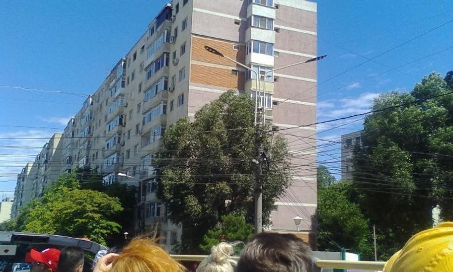 Apartament cu 3 camere decomandat în Casa de Cultură