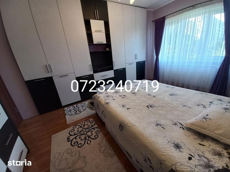 Apartament cu 3 camere semidecomandat în Berceni