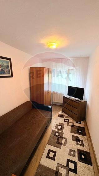 Apartament cu 3 camere decomandat în Sud