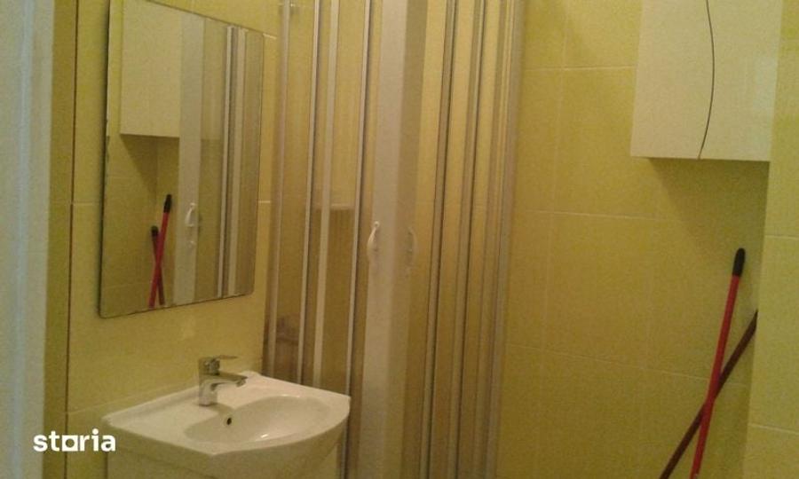 Garsonieră decomandată în Titan