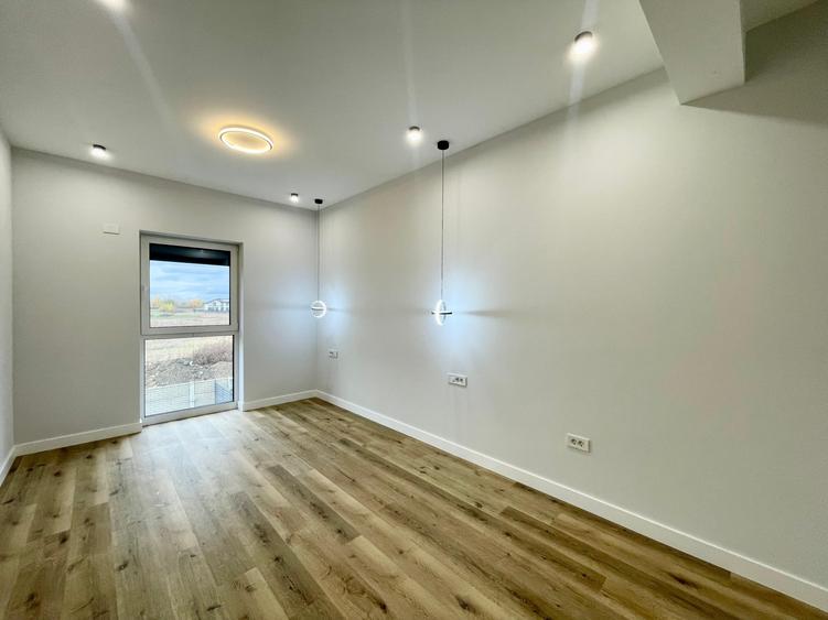 Duplex cu 4 camere cu Canalizare în Moșnița Nouă