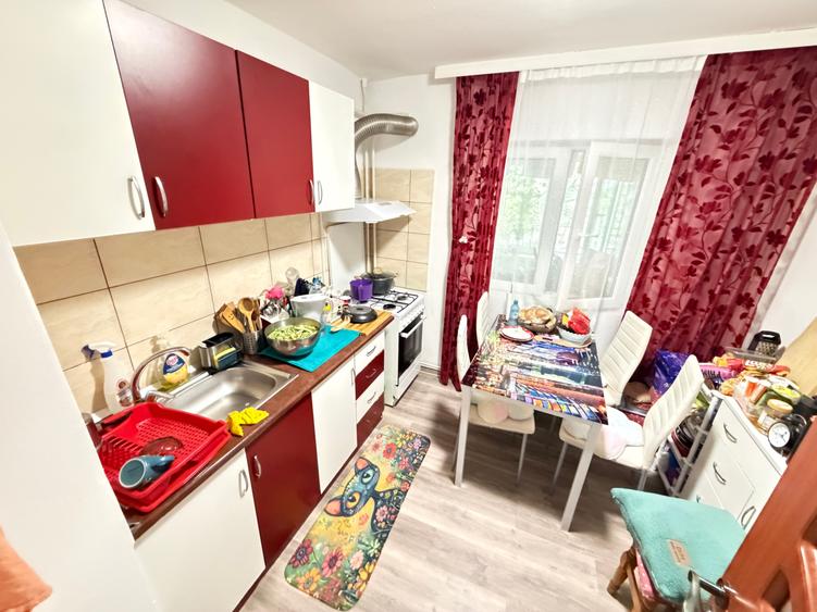 Apartament cu 2 camere decomandat în Nicolina