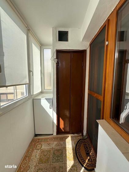Apartament cu 3 camere semidecomandat în Careiului