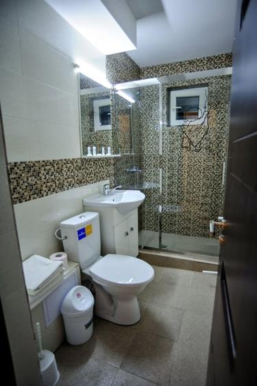 Apartament cu 3 camere semidecomandat, mobilat în Tomis Nord