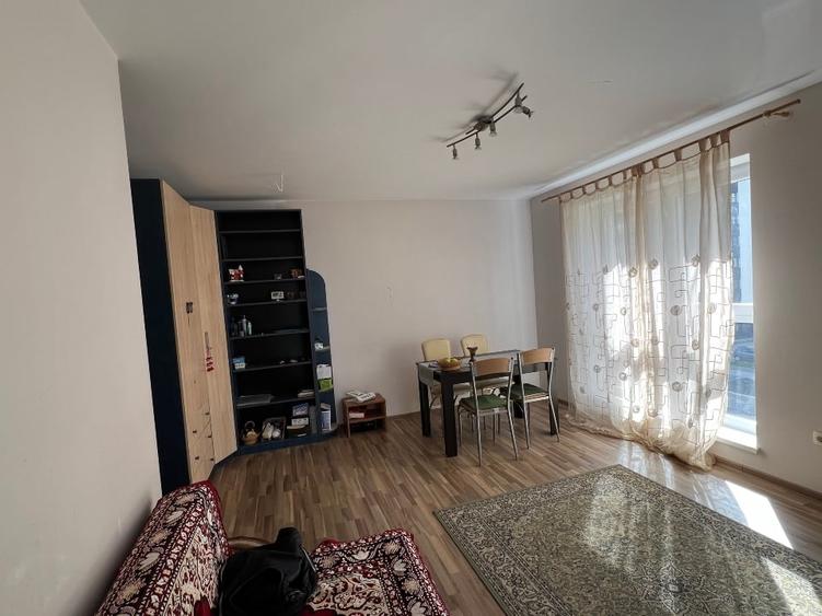 Apartament cu 2 camere decomandat, mobilat în Tractorul
