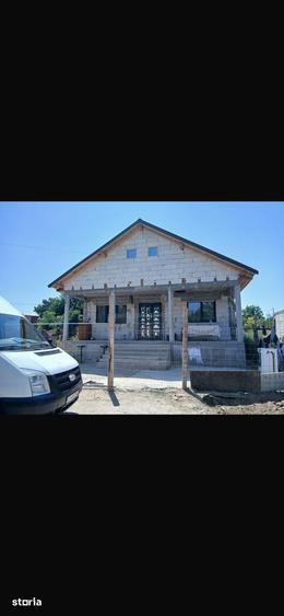 Casa cu 3 camere, Lumina - 1