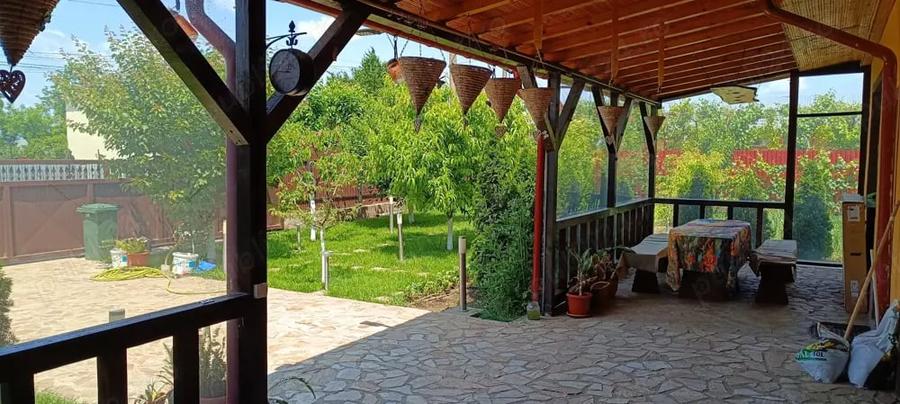 Casă cu 6 camere cu Teren 700 Mp în Cazasu