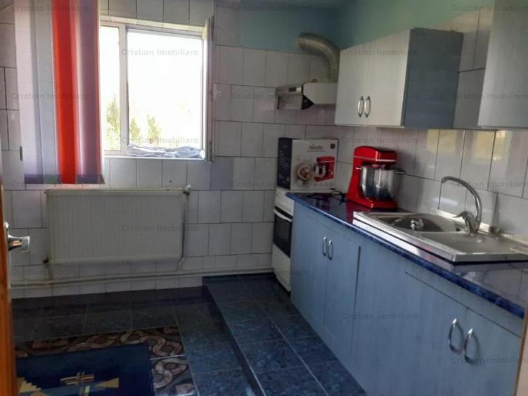 Casă cu 6 camere cu Teren 2300 Mp în Lacu Sărat
