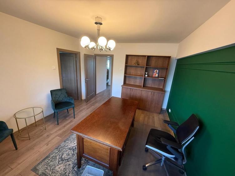 Apartament cu 4 camere semidecomandat în Unirii