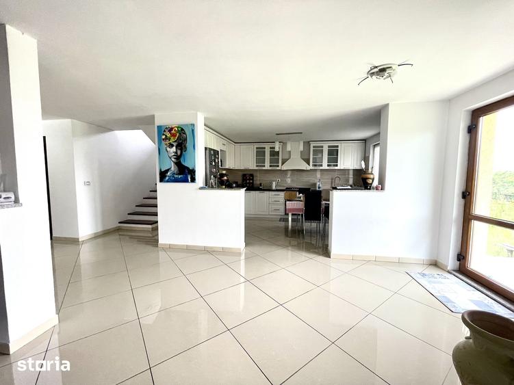 Casă cu 5 camere cu Teren 1500 Mp în CFR