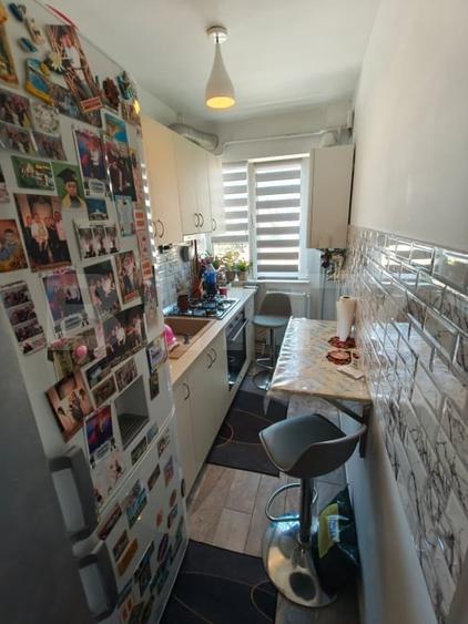 Apartament cu 2 camere semidecomandat, mobilat în Craiovița Nouă
