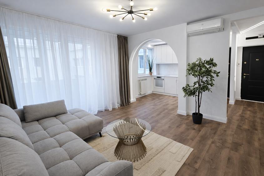 Apartament cu 2 camere semidecomandat, mobilat în P-ța Amzei