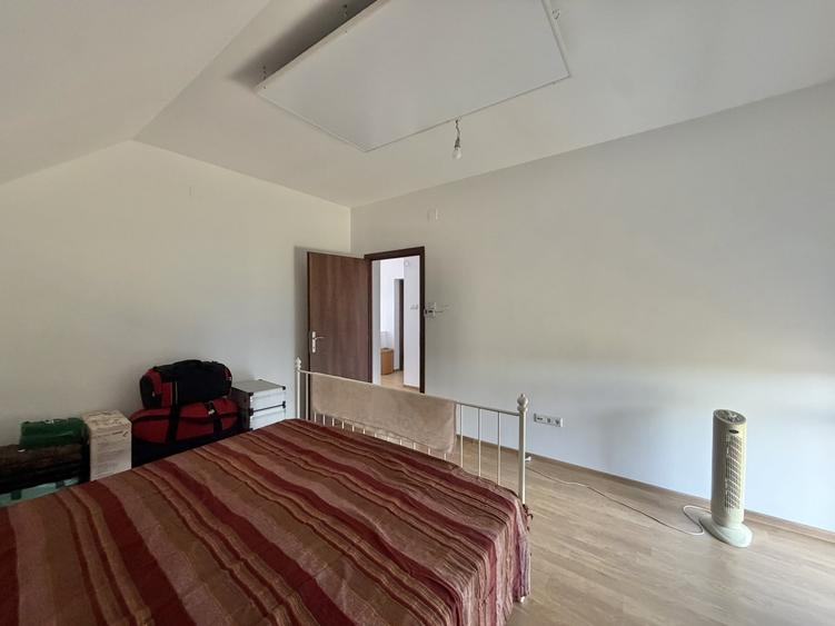 Casă individuală cu 4 camere cu Garaj în Sânmihaiu Român