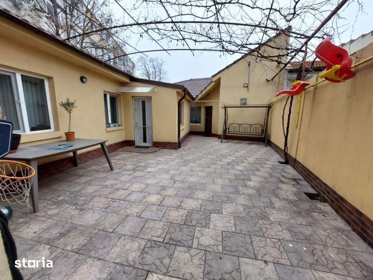 Casă cu 6 camere cu Teren 343 Mp în Dacia