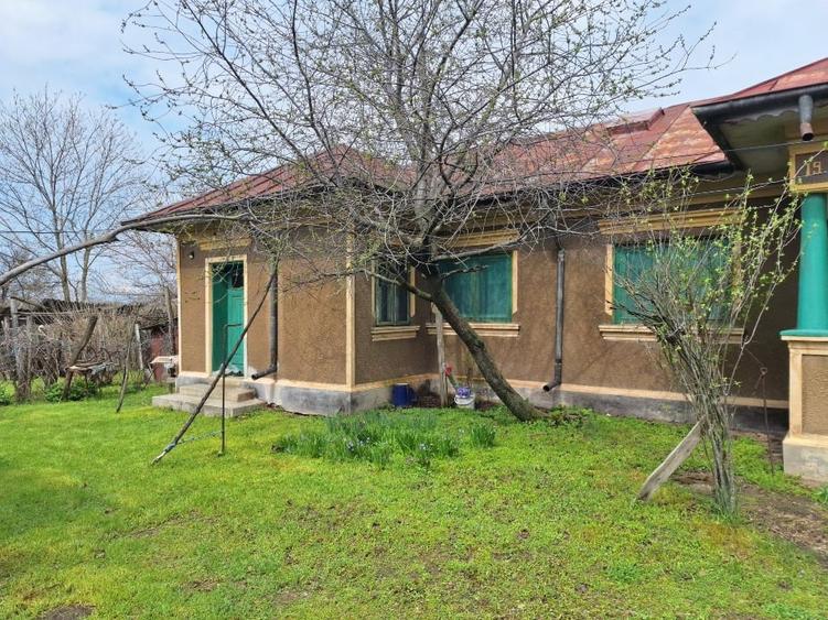 Casă de vânzare – construcție solidă din cărămida - 2