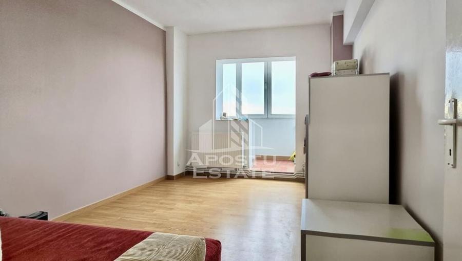 Apartament cu 4 camere decomandat în Malul Mureșului