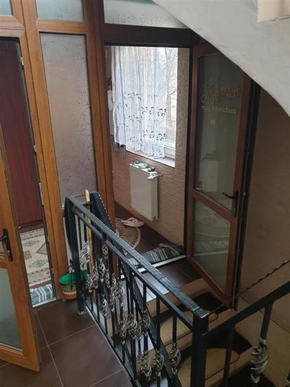 Casă individuală cu 8 camere cu Teren 400 Mp în Scriitorilor