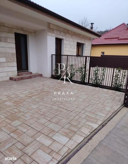 Casă cu 4 camere în Tăuți