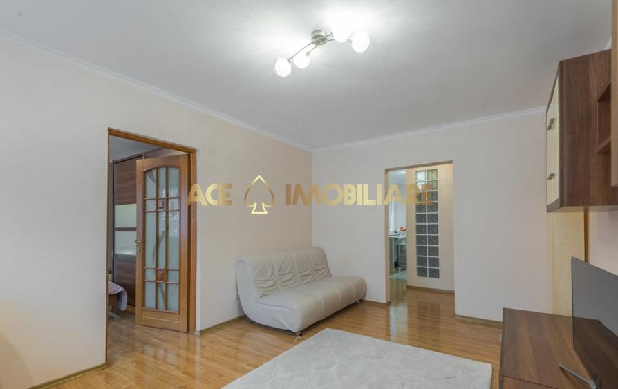 Apartament cu 3 camere decomandat, mobilat în Universitate