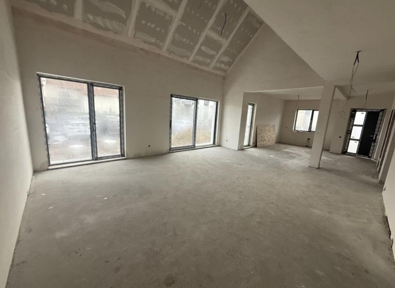 Casă individuală cu 5 camere cu Canalizare în Gilău