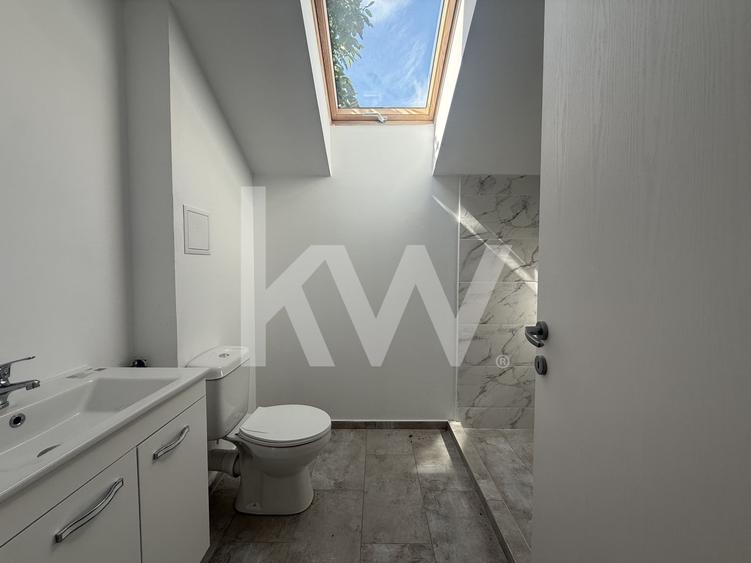 Apartament cu 3 camere semidecomandat în Stupini