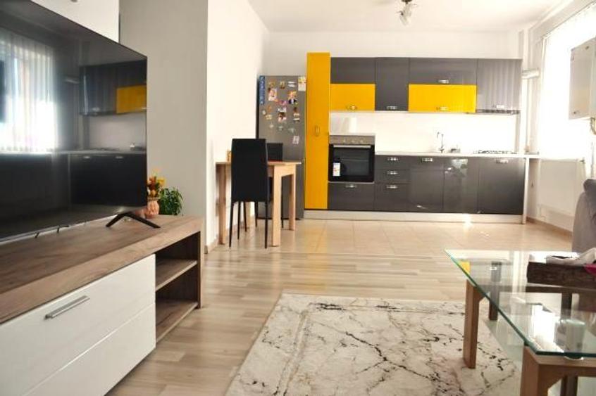 Apartament cu 2 camere decomandat în Micro 12