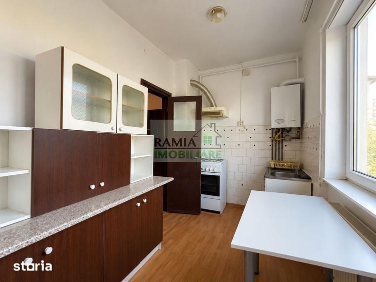 Apartament cu 2 camere decomandat în Tractorul