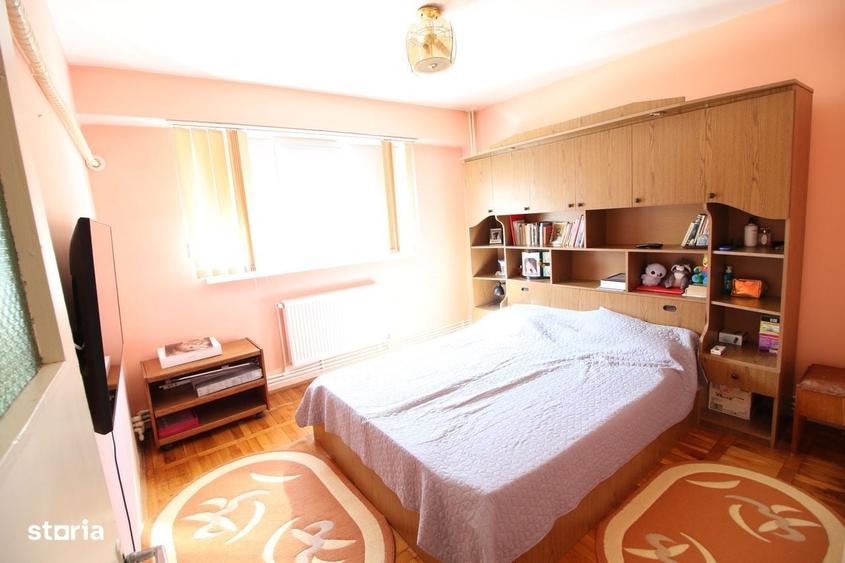 Apartament cu 3 camere decomandat în Port