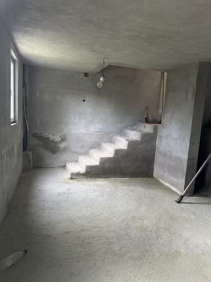 Casă cu 4 camere în Tătărani