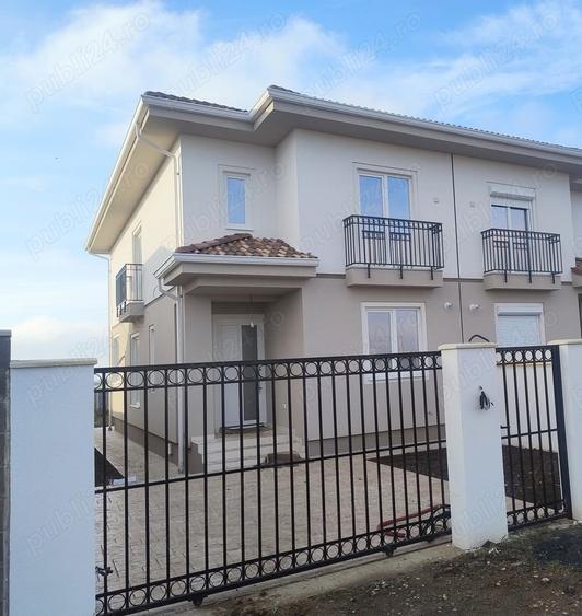 Casă cu 4 camere cu Teren 367 Mp în Sânandrei