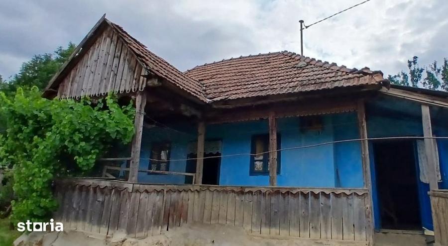 Casă cu 2 camere cu Teren 7000 Mp în Central