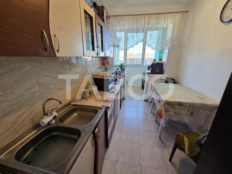 Apartament cu 2 camere semidecomandat, mobilat în Mihai Viteazul