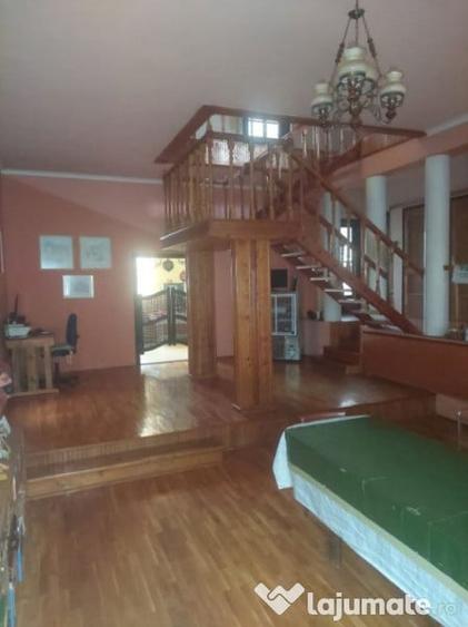 Casă cu 4 camere cu Teren 630 Mp în Central