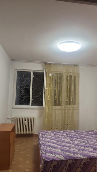Apartament cu 3 camere semidecomandat în Giulești