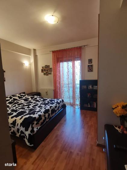 Apartament cu 4 camere decomandat în Aradului