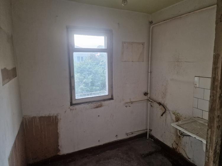 Apartament cu 3 camere semidecomandat în Central