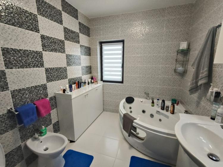 Casă individuală cu 5 camere cu Canalizare în Crasna