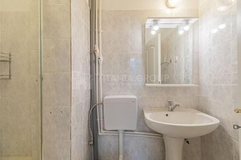Casă individuală cu 9 camere cu Canalizare în Poiana Brașov