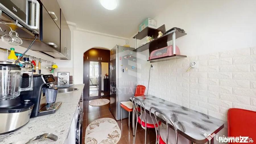 Apartament cu 3 camere semidecomandat în Colentina