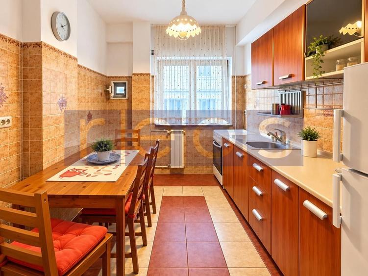 Apartament cu 3 camere în P-ța Victoriei