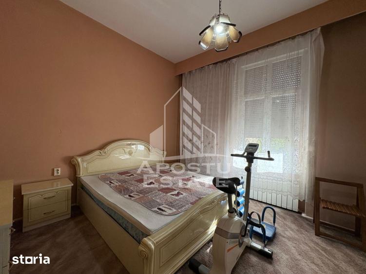 Casă cu 8 camere cu Teren 347 Mp în Iosefin