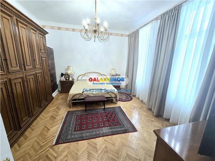 Apartament cu 4 camere semidecomandat, mobilat în Unirii