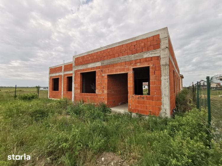 Casă cu 6 camere cu Teren 600 Mp în Torontalului