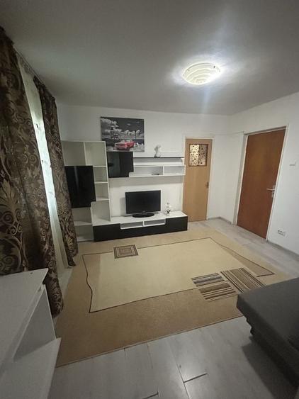Apartament cu 2 camere semidecomandat în 1 Decembrie 1918